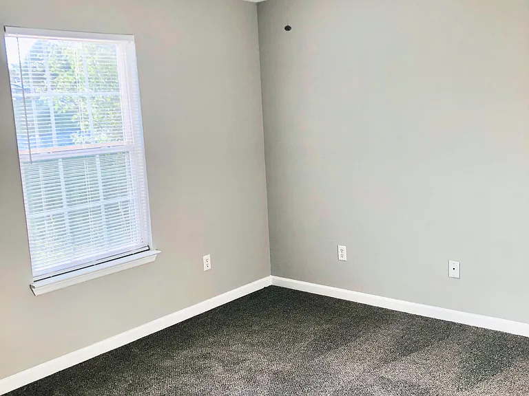 389 Pinewood Dr — Photo 6