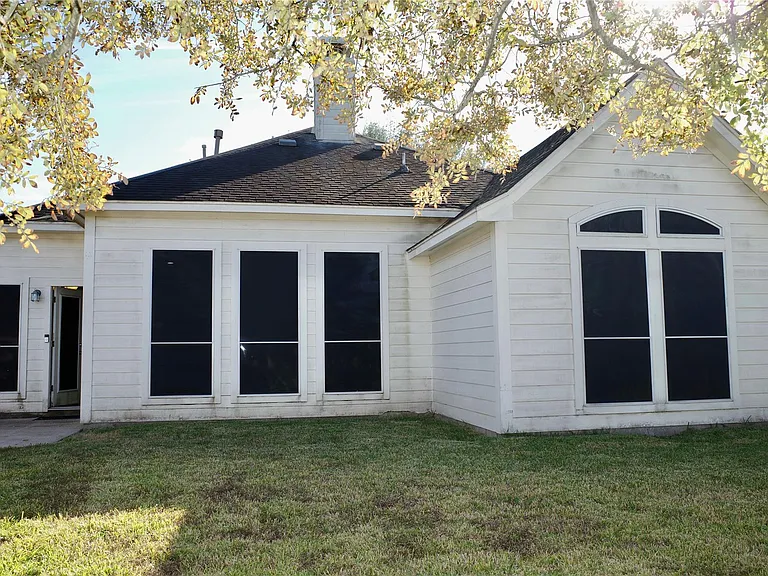 1506 Rogers Lake Ln — Photo 17