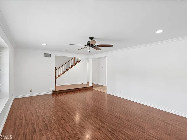 10811 Des Moines Ave — Photo 11