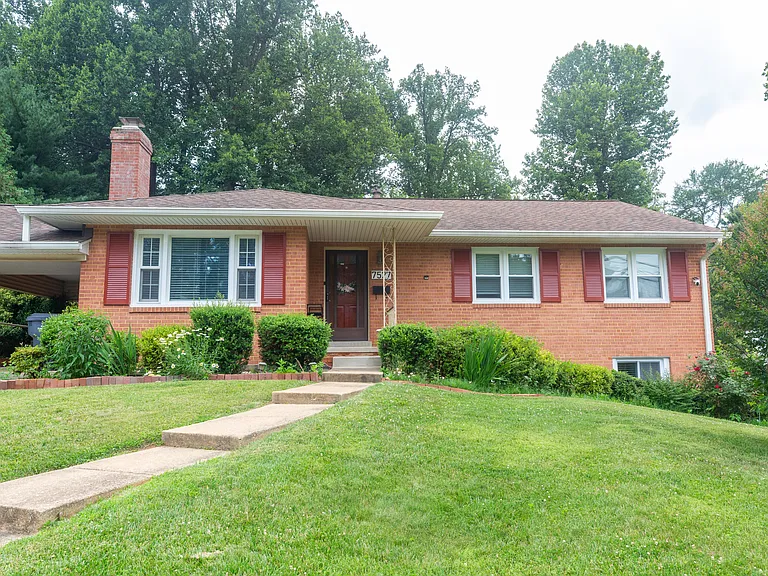 Fairwood Ln — Photo 39