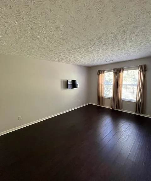 302 Rose Hill Ln — Photo 8
