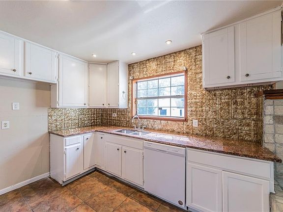 4th image of 3540 Vinetta Dr