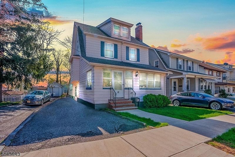 1st image of 18 Mountainview St