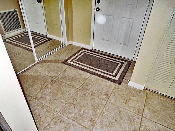 4th image of 1203 S Lakes End Dr #1