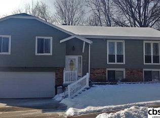 3723 Schuemann Dr, Bellevue, NE 68123