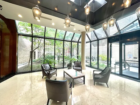 Rented by Addison Property Group | media 18