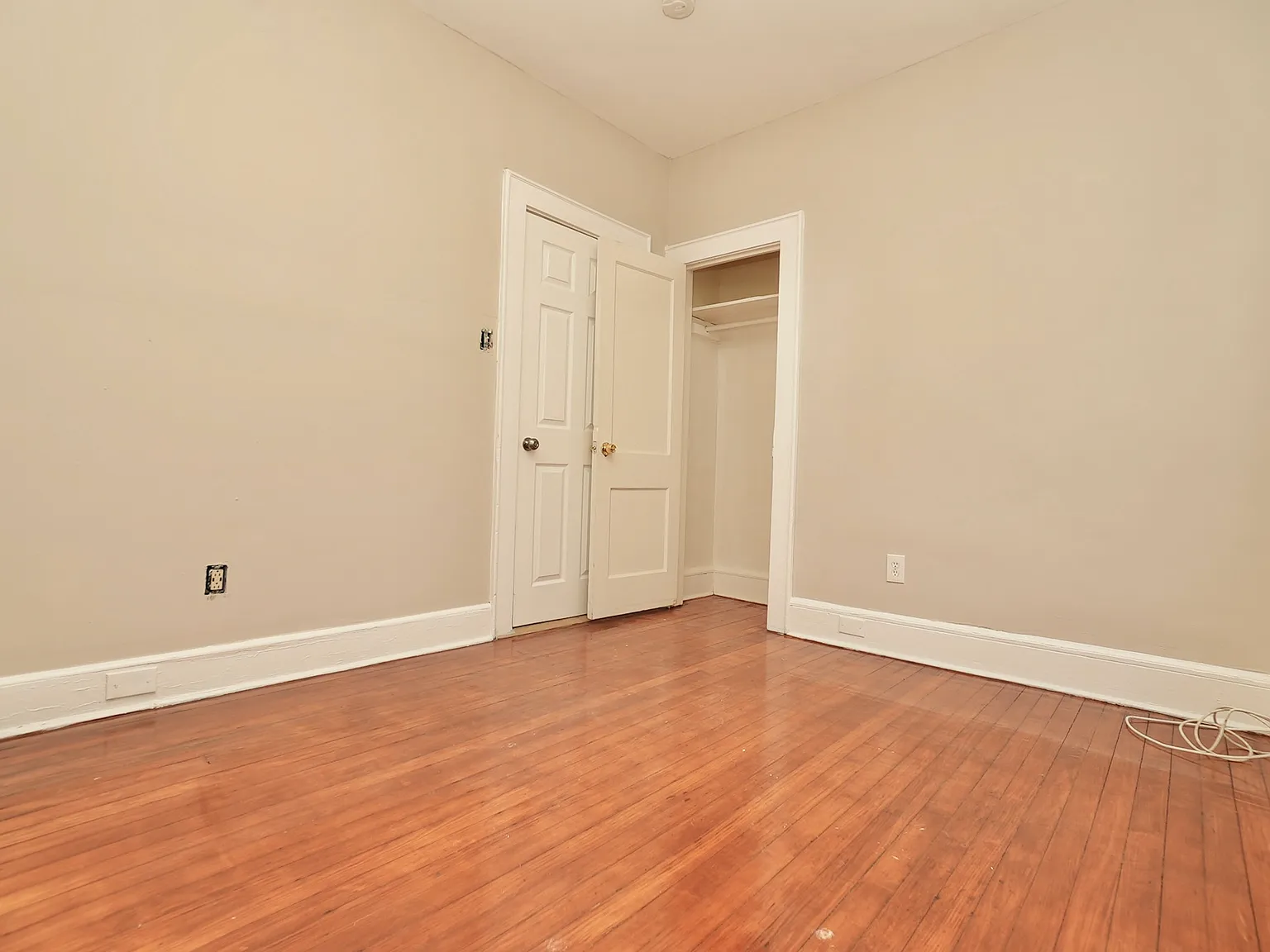 3 bed, $2,100 — Photo 2