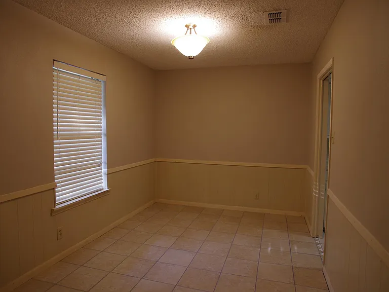 103 Hallie Dr — Photo 5