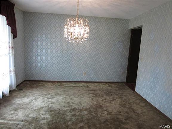2nd image of 3961 Regalway Dr