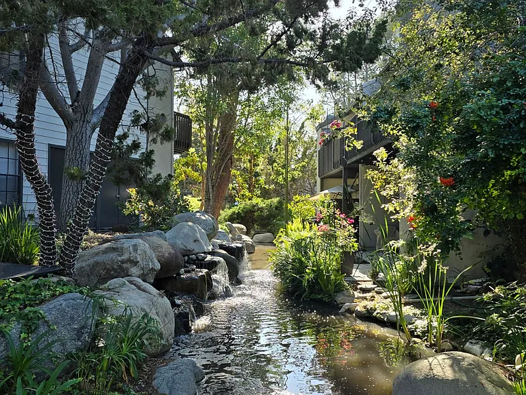 2522 W Macarthur Blvd #D — Photo 24