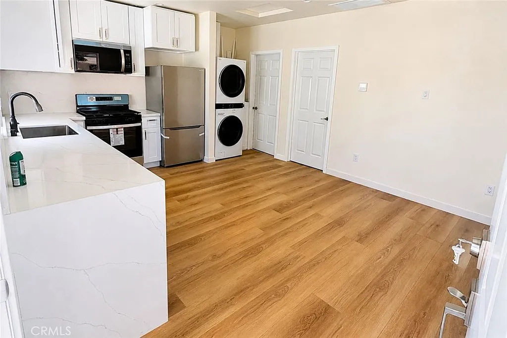 1 bed, 420 sqft, $2,000 — Photo 1