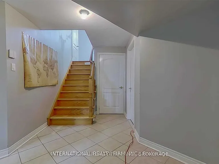 2 Dolce Cres — Photo 29