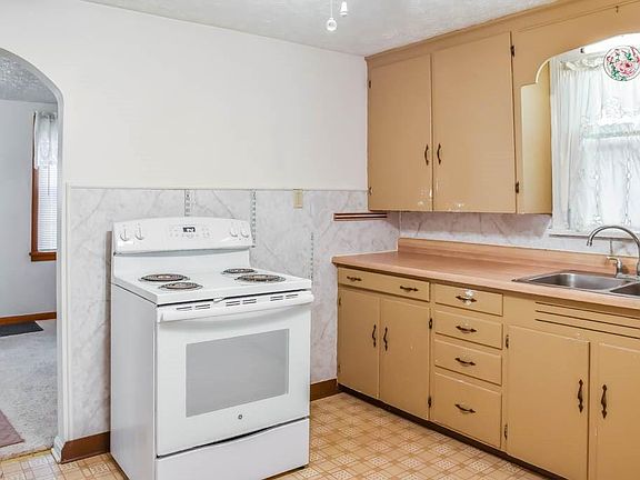 4th image of 304 Lennox Ave NW
