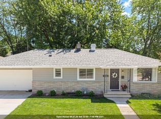2514 N Owaissa St, Appleton, WI 54911