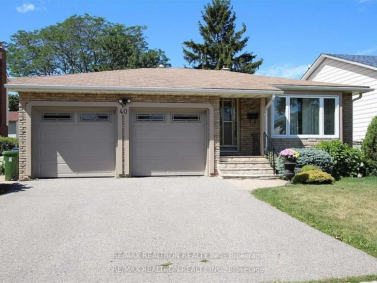 40 Wellpark Blvd #LOWER — Photo 1