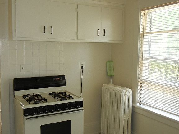 4th image of 2622 N Farwell Ave