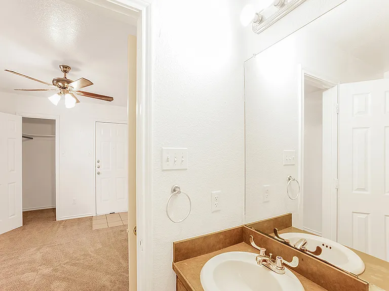 315 Isbell Rd — Photo 14