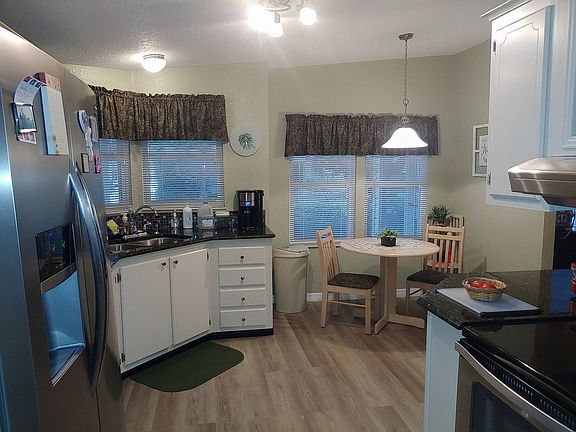 3rd image of 1 Bayberry Dr