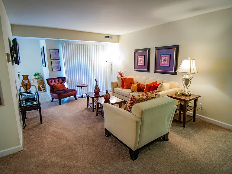 Oakton Park Apartments — Photo 37