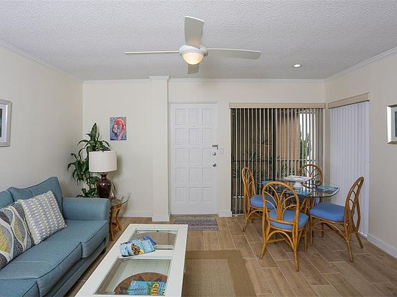 5th image of 722 S Boulevard Of Presidents