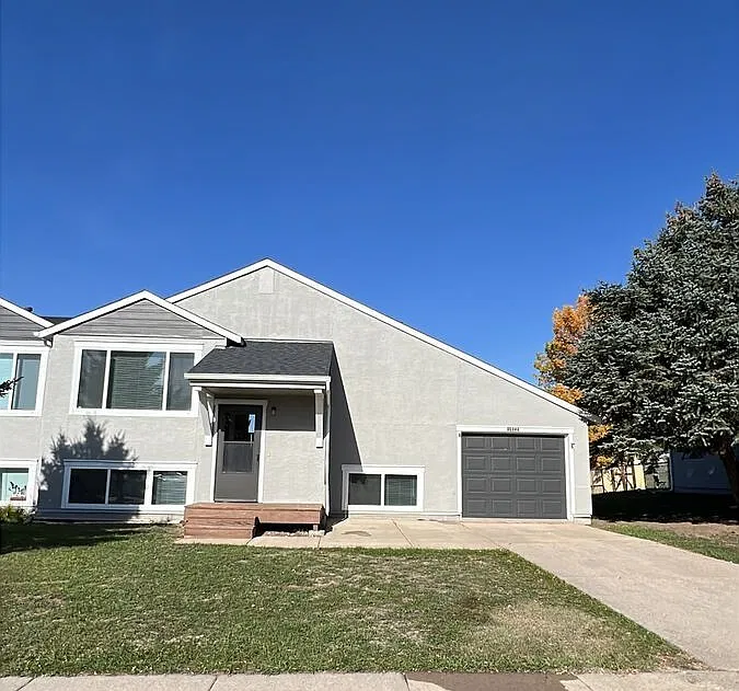 4 bed, 2.5 bath, 1615 sqft, $2,265 — Photo 1