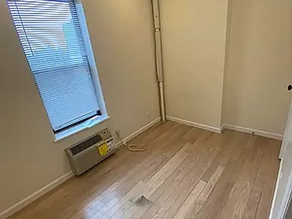 4th image of 565 W 188th St #52