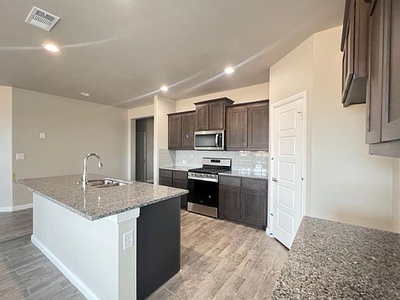 3rd image of 8 Los Campos Dr