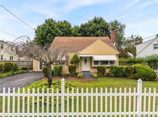 6 Chamberlin Dr, West Hartford, CT 06107