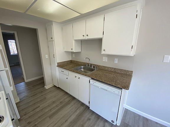 4th image of 22120 Center St Suite 101