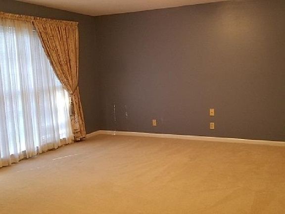 4th image of 45333 Easley Ln