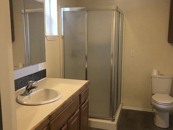 3rd image of 94 Stanley Ct