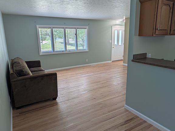 5th image of 525 Harvey St