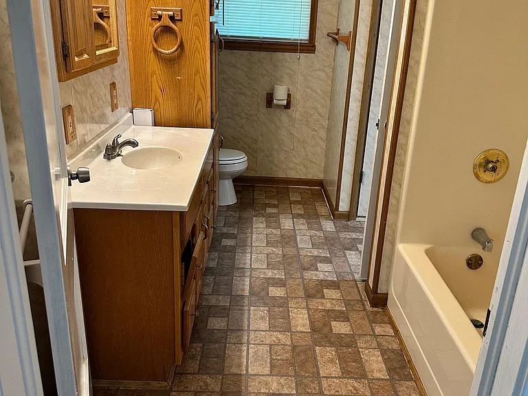 117 N Ash St — Photo 9