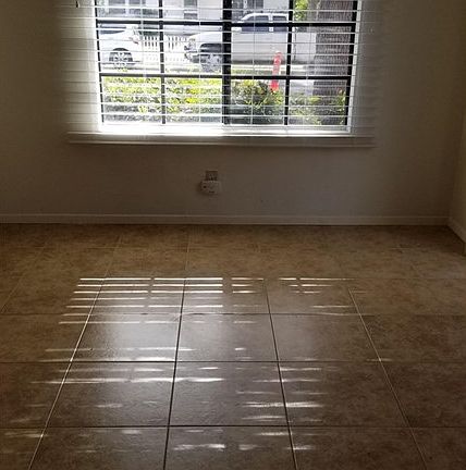 3rd image of 419 W Palm Ave
