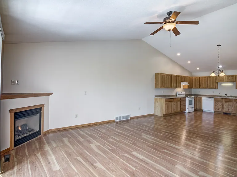 5538 165th St E — Photo 3