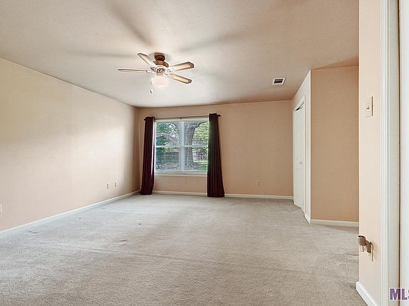 4th image of 3549 Oak Hills St