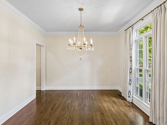4th image of 1407 Hawthorn Pl