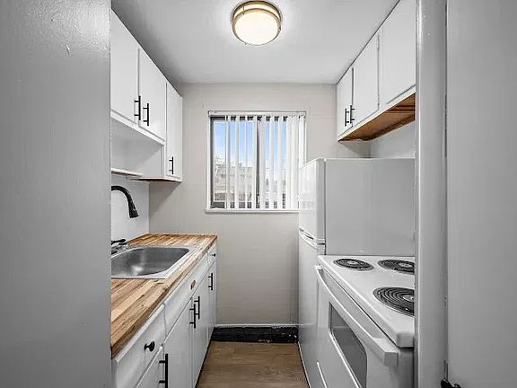 3rd image of 15320 Triskett Rd APT 26