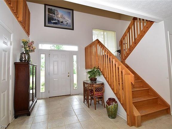 2nd image of 3566 Edgewater Dr