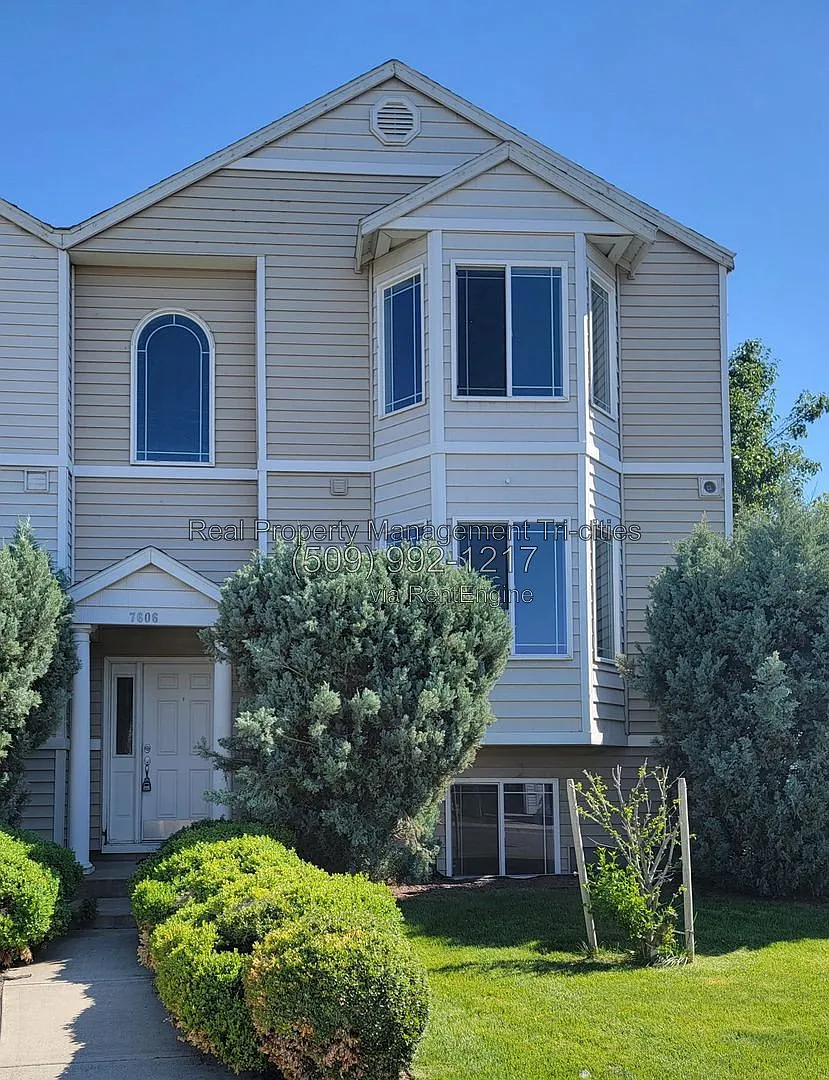 3 bed, 2.5 bath, 2215 sqft, $2,395 — Photo 1