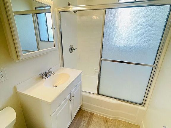 5th image of 827 1/2 N Las Palmas Ave #1
