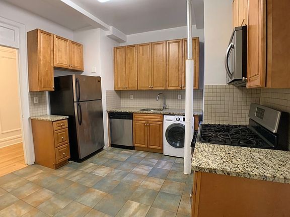 4th image of 41 W 83rd St APT 2C