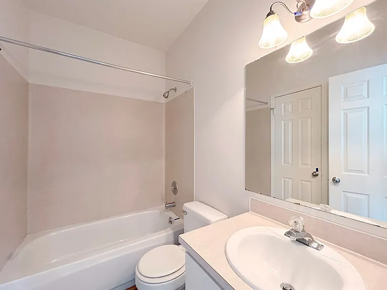 Ludlow Apartments — Photo 27