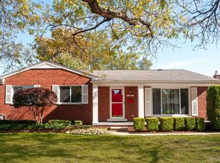 29726 Bonnie Dr, Warren, MI 48093