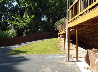 225 S Deepwood Dr, Radcliff, KY 40160