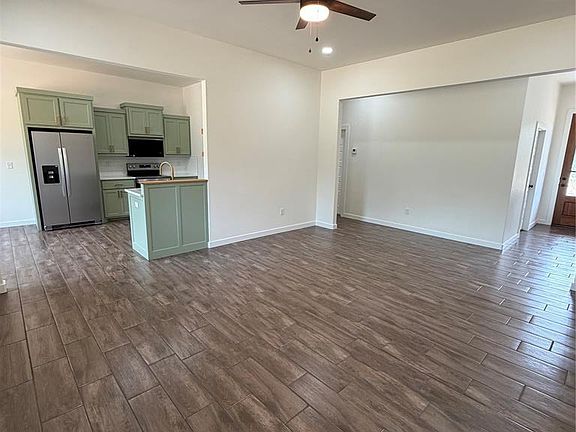 3rd image of 13994 Breezy Ln