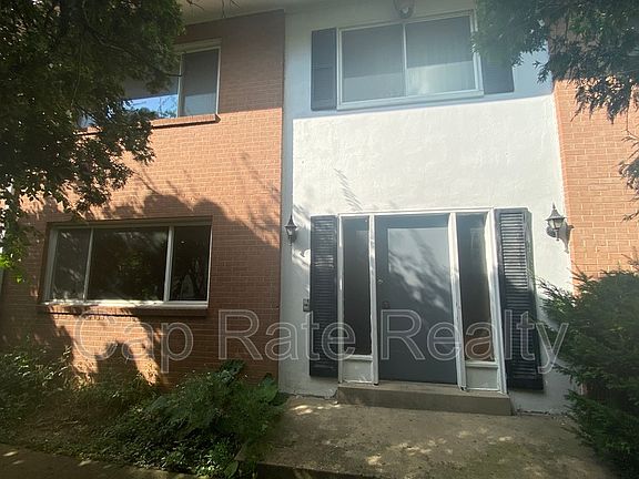 3rd image of 26 S Hampton Rd #C