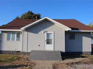 1015 E 1300th Rd, Casey, IL 62420