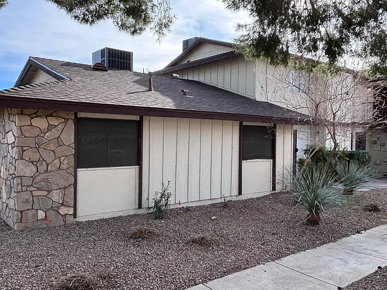 2340 Canfield Dr #D — Photo 1