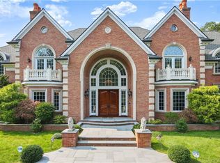26 Pequot Ln, New Canaan, CT 06840